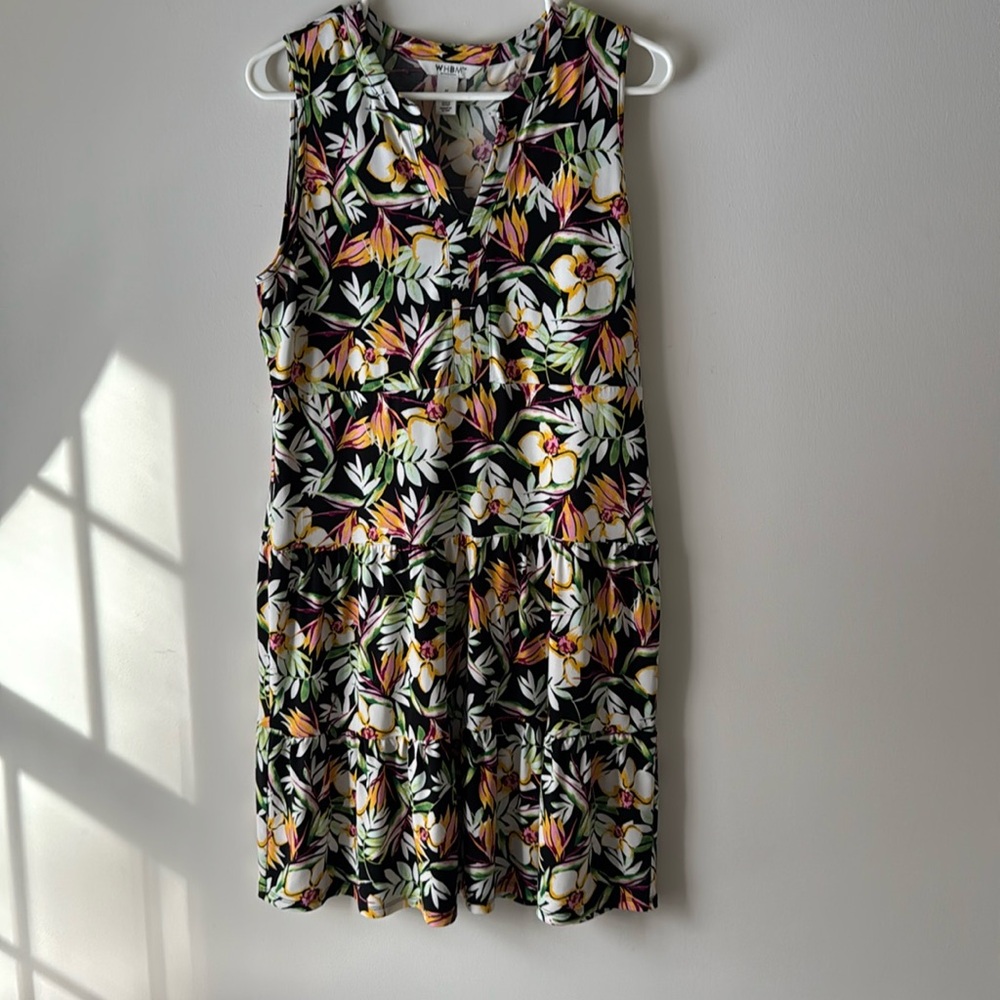 White House, black market size medium sleeveless dress